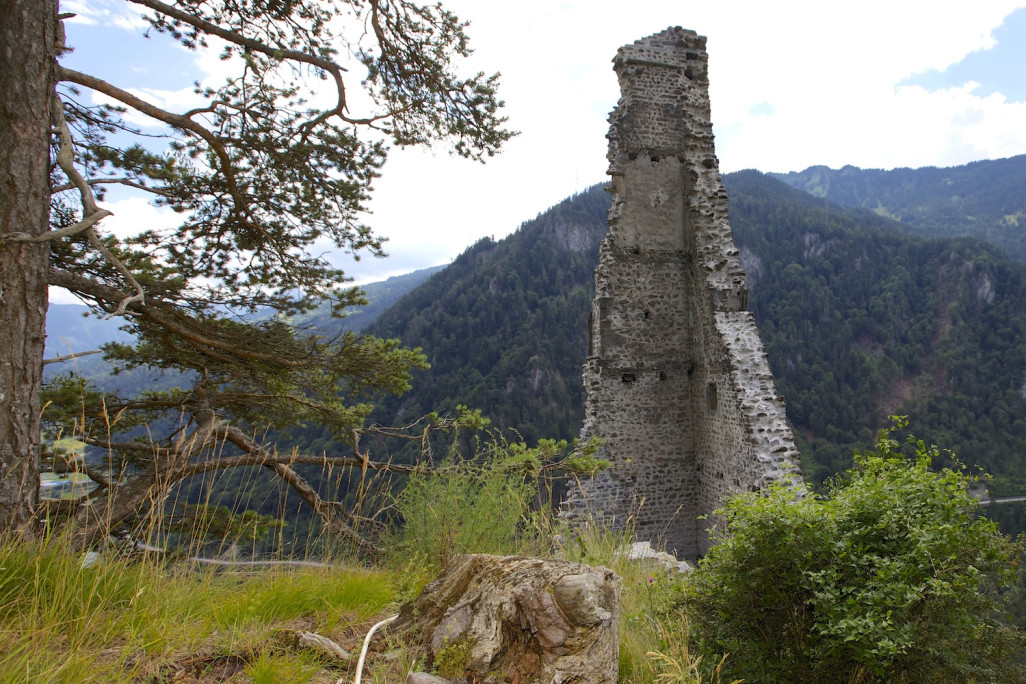 Burg Hochjuvalt, Gebäudeaufnahme, Wachtturm