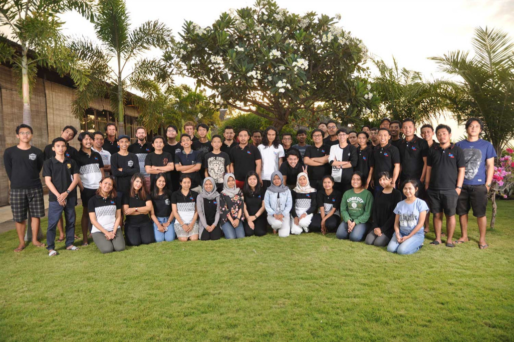 HMQ ASIA, Team