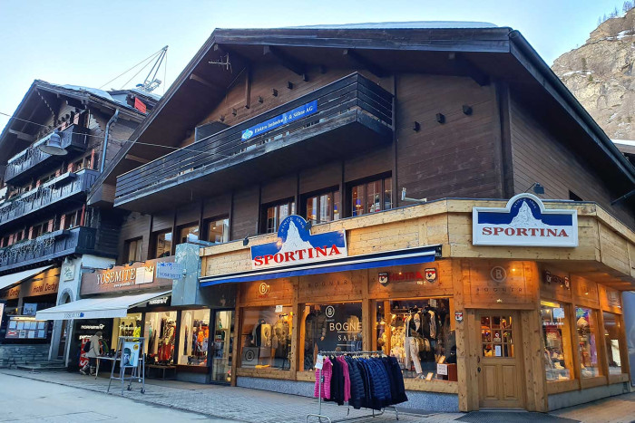 Wohn- und Geschäftshaus