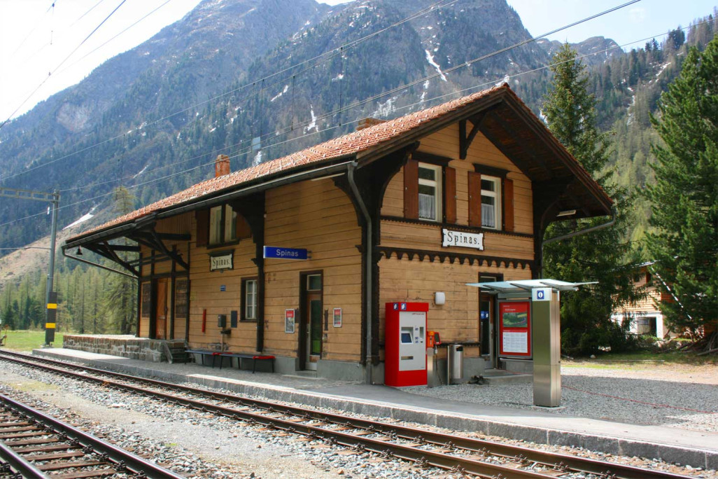 RhB Bahnhof Spinas