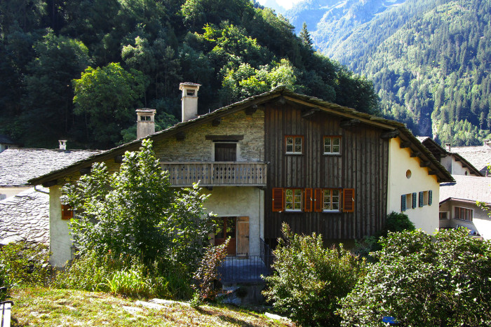 Wohnhaus mit Stall