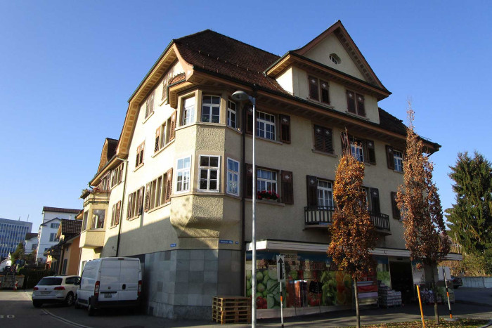 Wohn- und Geschäftshaus